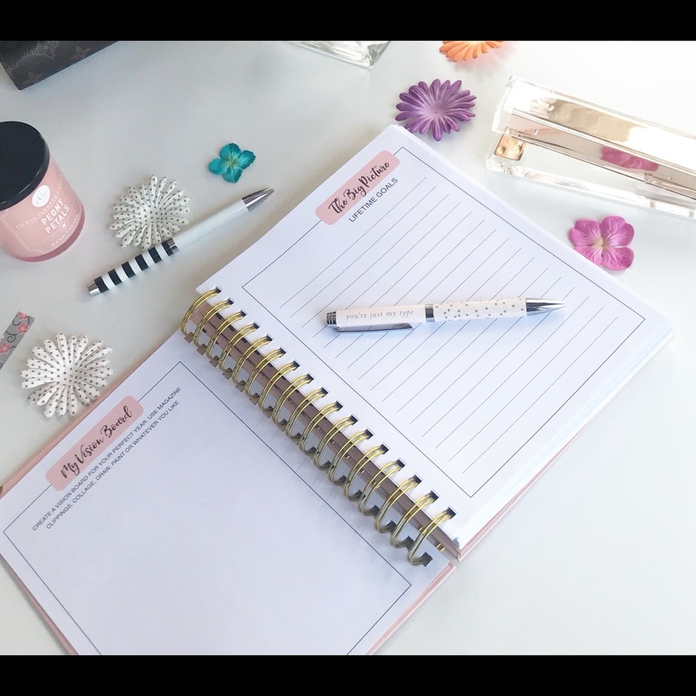 Undated Pink Planner - Picture 8 of 10
